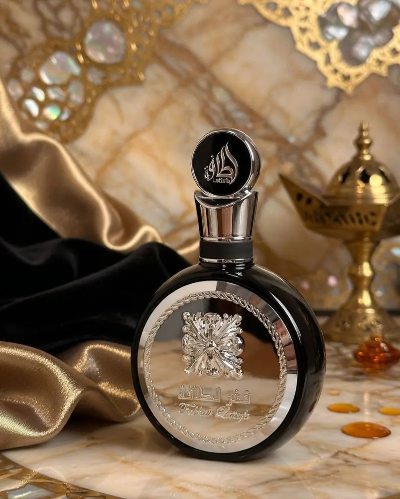 Perfume árabe Fakhar Black, frasco preto na embalagem original